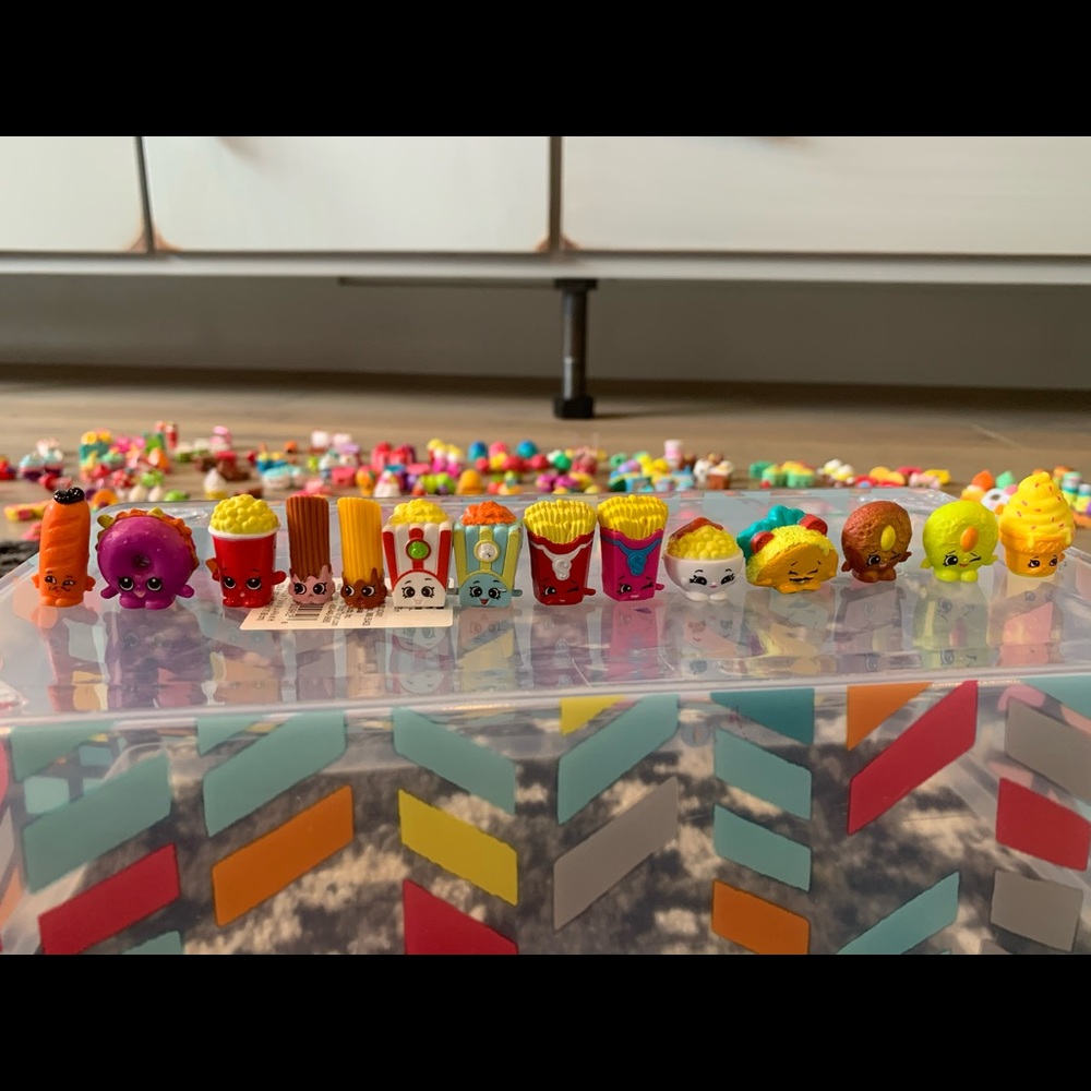 Shopkins- fast food lot of fourteen